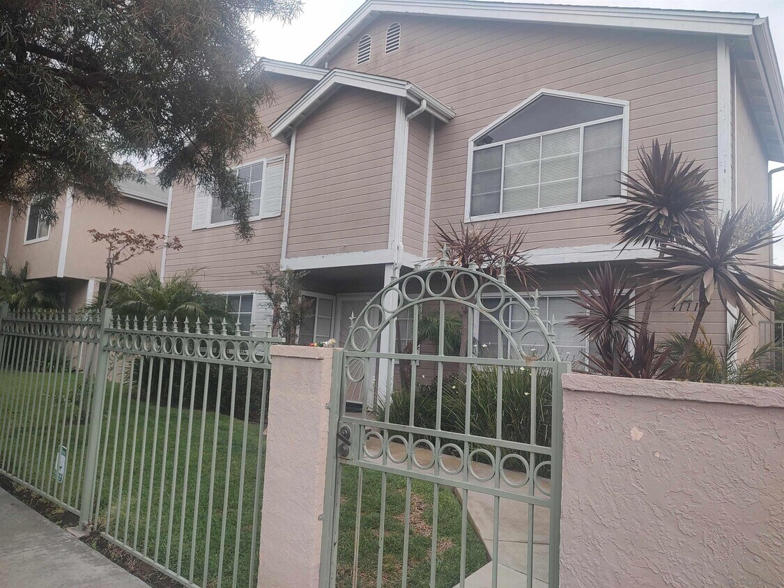Foto del edificio - 4111 Poplar St