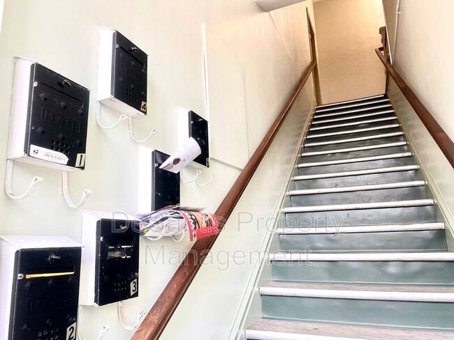 Building Photo - 425 Walnut St