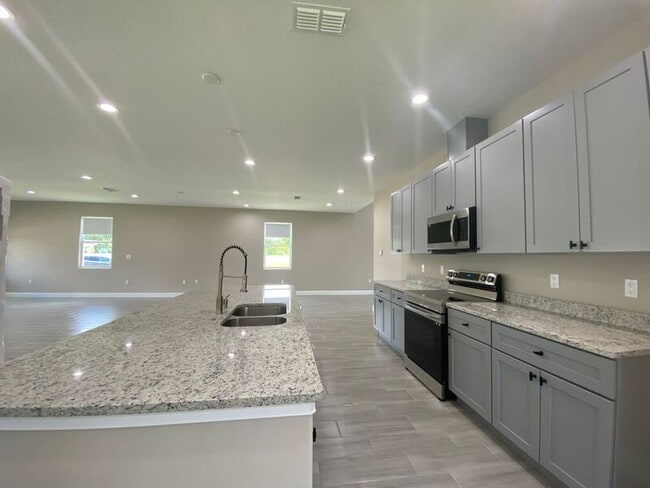 Building Photo - 6557 Taxiway Cir