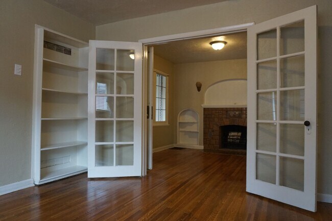 Foto del edificio - Bungalow/Office 2 Bedroom 2 Bath