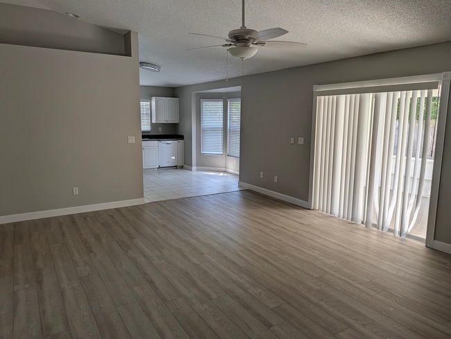 Building Photo - 3570 Sugarplum Ln