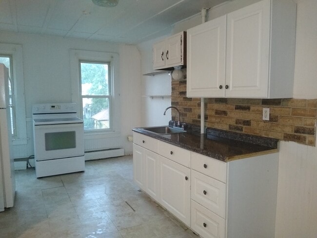 Kitchen - 81 Prospect St