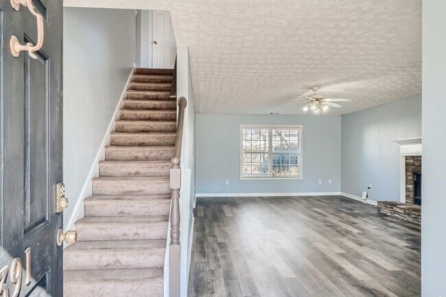 Building Photo - 391 Lake Valley Dr SW