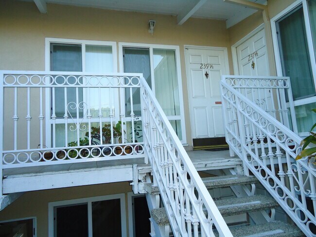 Bldg Photo - 239 S Church Ln