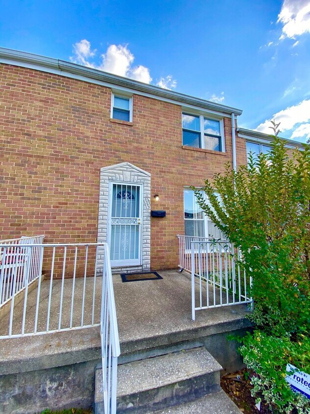 Foto principal - Charming 3Bed/1Bath in Cedonia Neighborhood