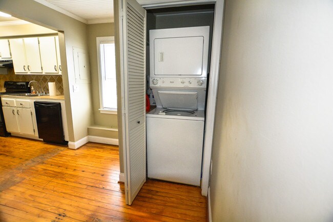 Foto del edificio - Historic Downtown Charleston Apartment!
