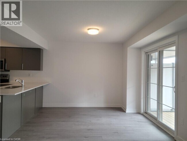 Photo du bâtiment - 205 W Oak Trl