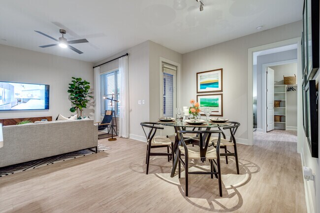 Photo - Montrose Area - 1 Month Free! Apartment