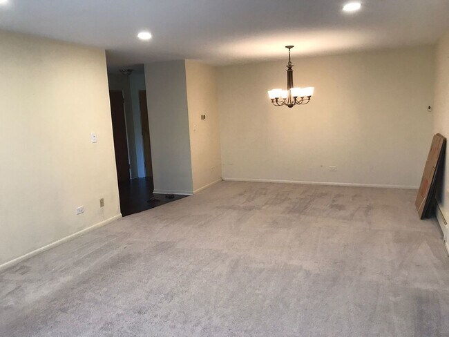 Foto del edificio - 1321 S Finley Rd