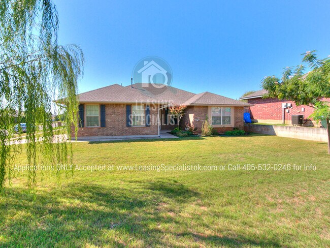 Building Photo - 200 Tecumseh Meadows Dr
