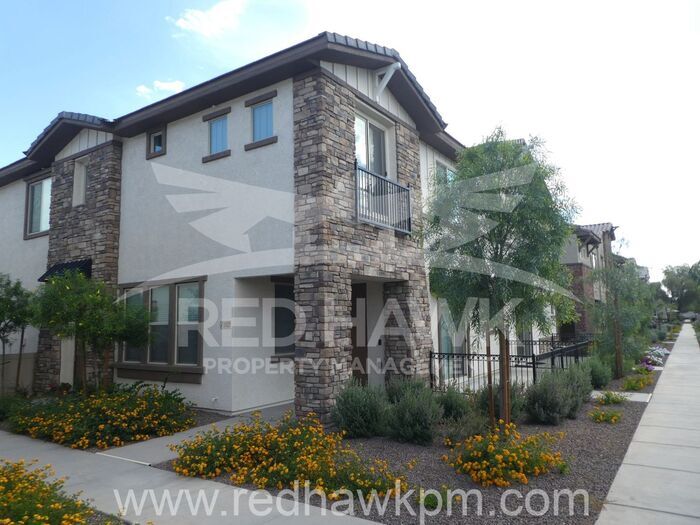 Foto principal - Immaculate 2 Bedroom plus Loft, 2.5 Bathro...