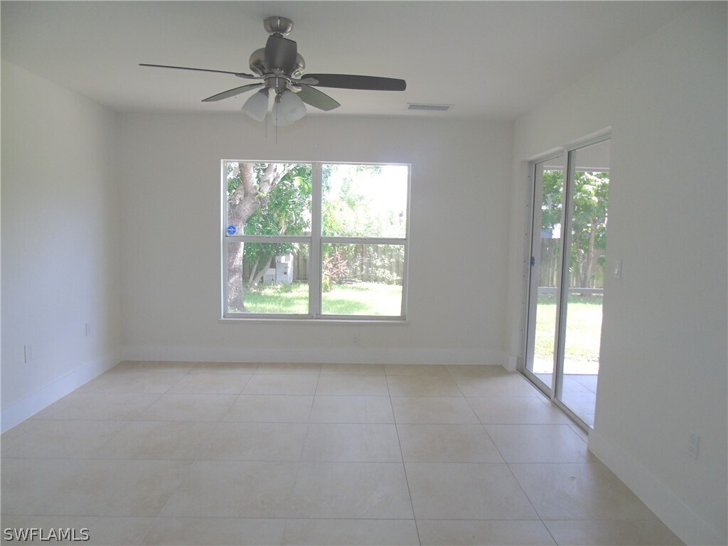 Building Photo - 1210 SW 10th Terrace