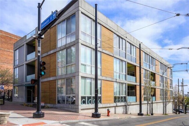 Building Photo - 423 Delaware St