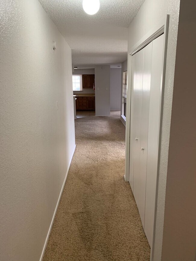 Foto del edificio - 305 Shady Valley Dr