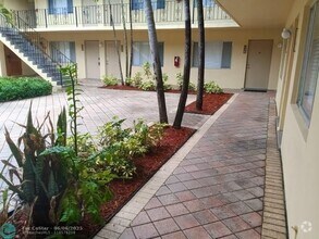 Building Photo - 515 S Sequoia Dr