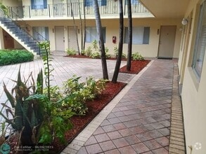 Building Photo - 515 S Sequoia Dr