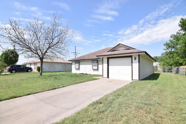 Building Photo - 2103 Caprice Dr