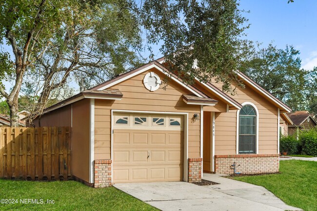 Foto del edificio - 9845 Paddlewheel Dr W