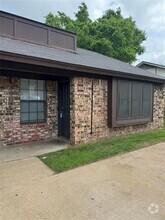 Building Photo - 1727 Patricia St