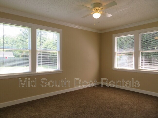 Foto del edificio - 915 Marsh Ave