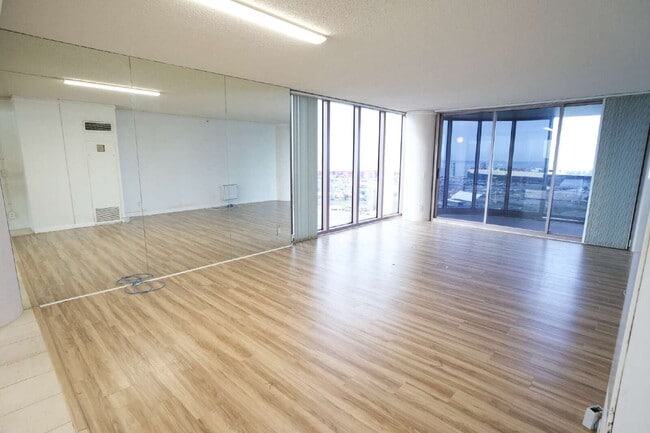 Building Photo - Spacious 2BR/2BA w/ Views, Lanai & 2 Parking – One Waterfront Tower