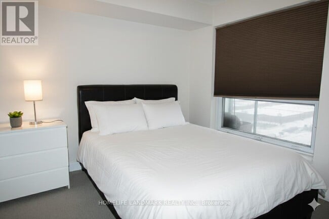 Building Photo - 135 Village Green Square