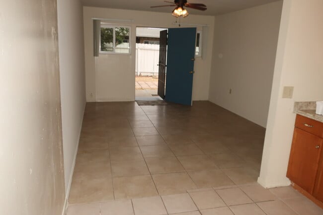 Building Photo - 4362 Clairemont Dr