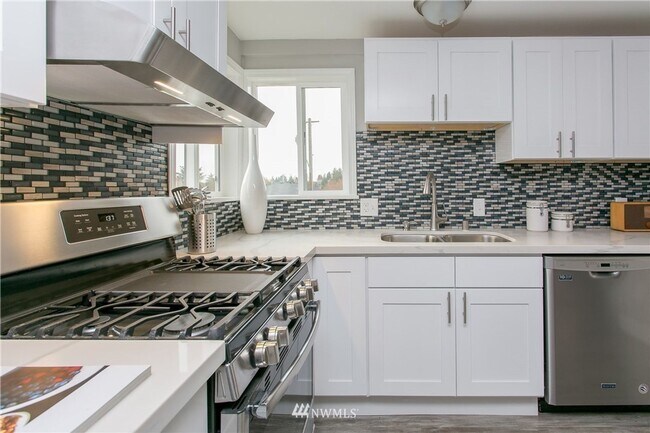Foto del edificio - 4722 47th Ave SW