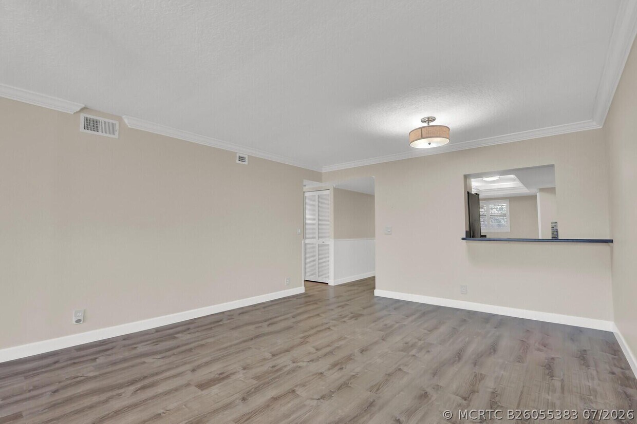 Building Photo - 1036 US-1