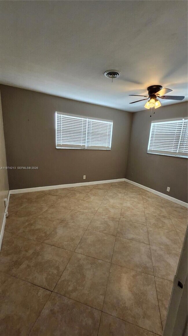 Building Photo - 3212 NE 10th St