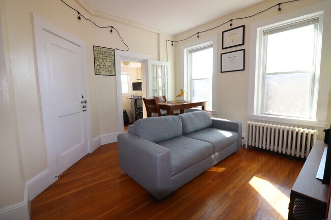 Building Photo - 1477 Beacon St