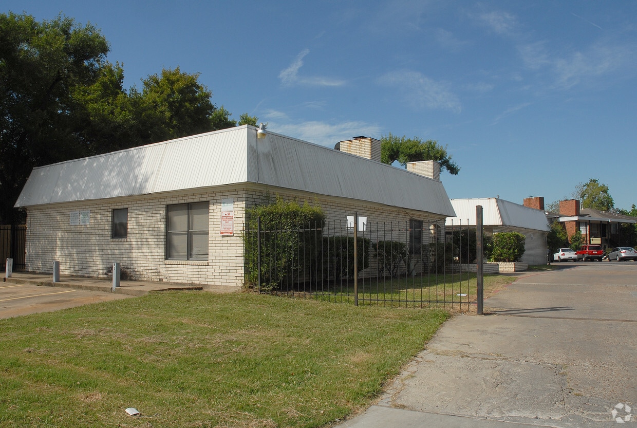 Primary Photo - Glenwood Village Condominimums