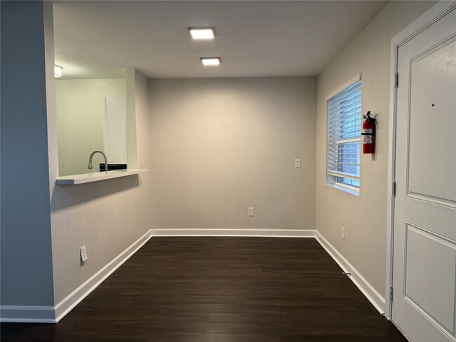 Building Photo - 1824 Thonig Rd