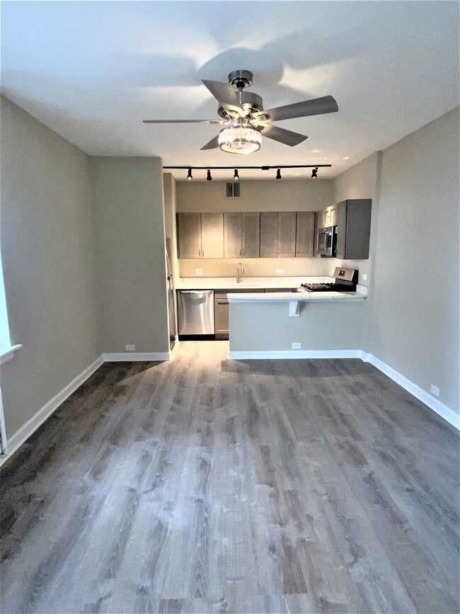 Foto del edificio - 432 W Belmont Ave