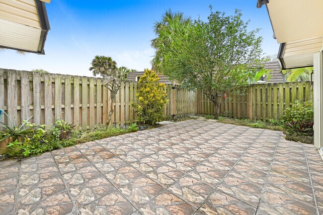 Building Photo - 2111 Vista Oaks Cir NE