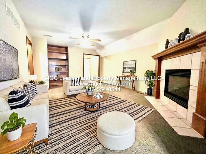 Foto principal - Raymore Remington Village Townhome with Ga...