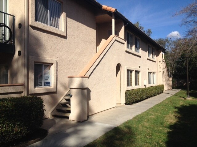 Building Photo - 3BD 2BA Condo located in the Falls of Ranc...