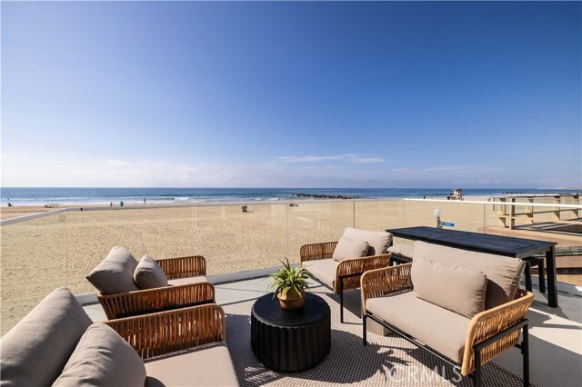 Building Photo - 3012 W Oceanfront