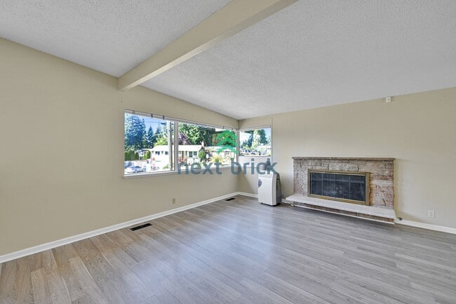 Building Photo - Beautiful home with 4 beds, 2 baths for rent