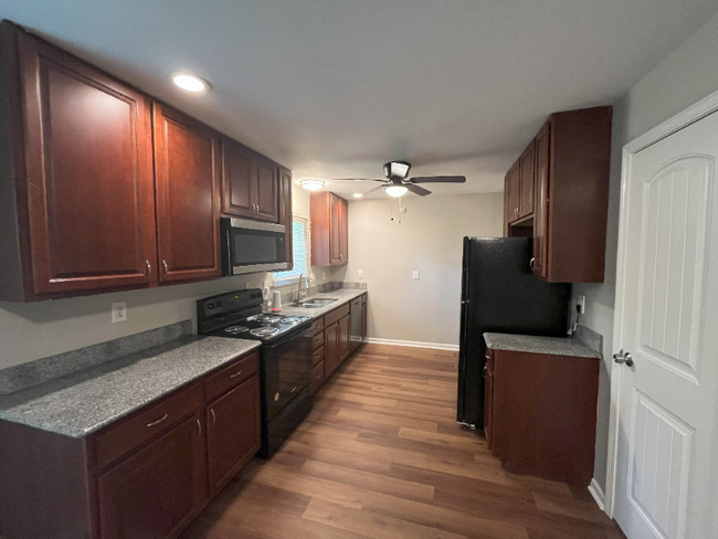 Building Photo - 124 Foxtree Dr