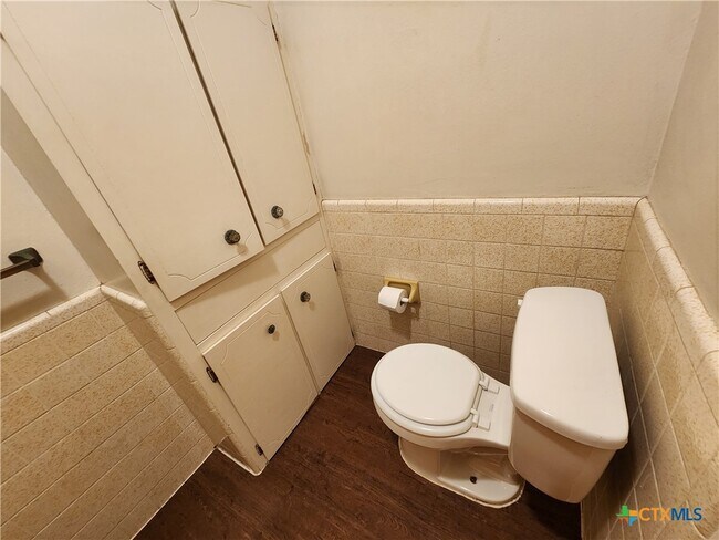 Foto del edificio - 1274 Hillcrest Dr
