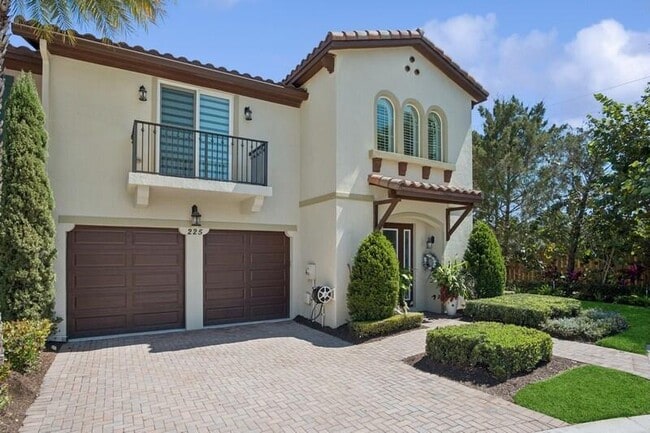 Building Photo - 225 Diamante Way