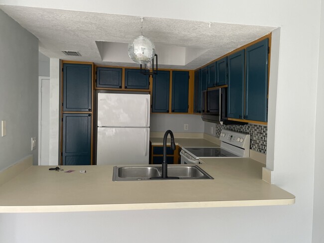 Building Photo - 2436 Summerfield Way