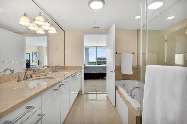 Foto del edificio - 3350 SW 27th Ave