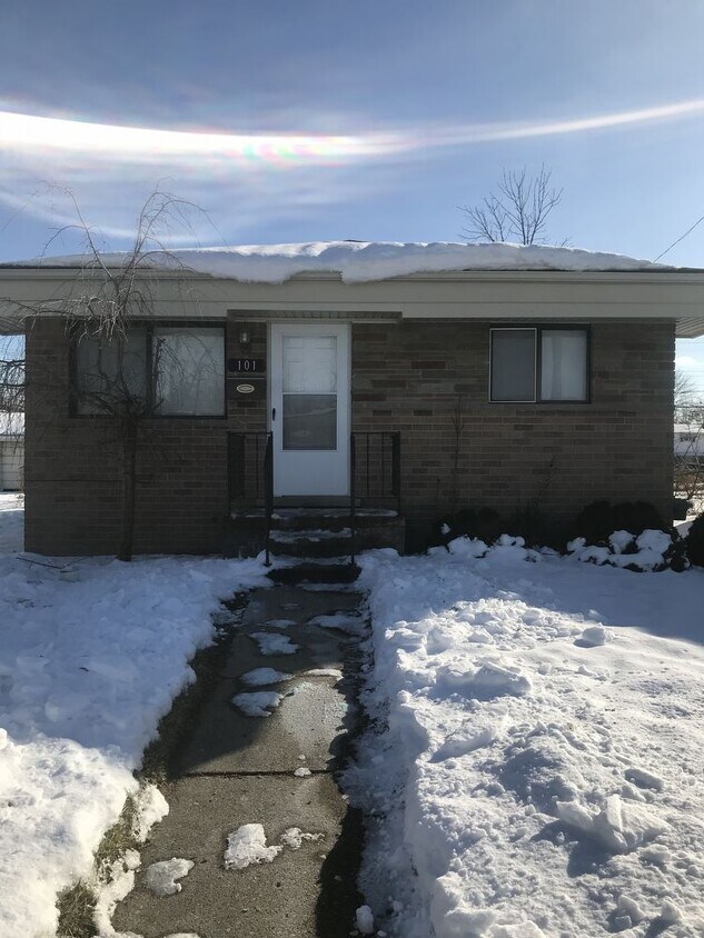 Primary Photo - Awesome brick home close to downtown