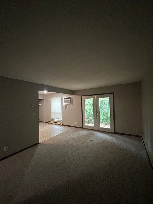 Building Photo - 60 Ironwood Ct
