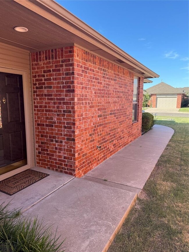 Building Photo - 9220 Roadrunner Ave