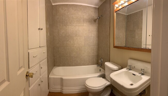 Foto del edificio - 406 E 5th St