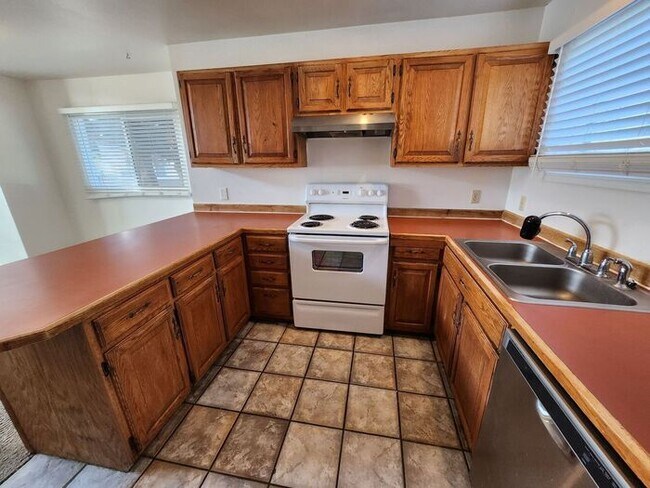 Foto del edificio - Stunning 3-bedroom, 2-bathroom Condo locat...