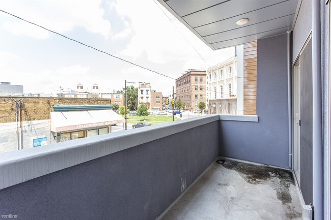 Building Photo - 1 br, 1 bath  - 1654 RIDGE AVE Unit 4